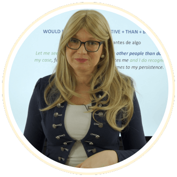 Alex Bell - Examinadora, Test Centre Manager y profesora especializada en certificaciones de inglés (Cambridge, Oxford, IELTS, Anglia, Marlins, TOLES)